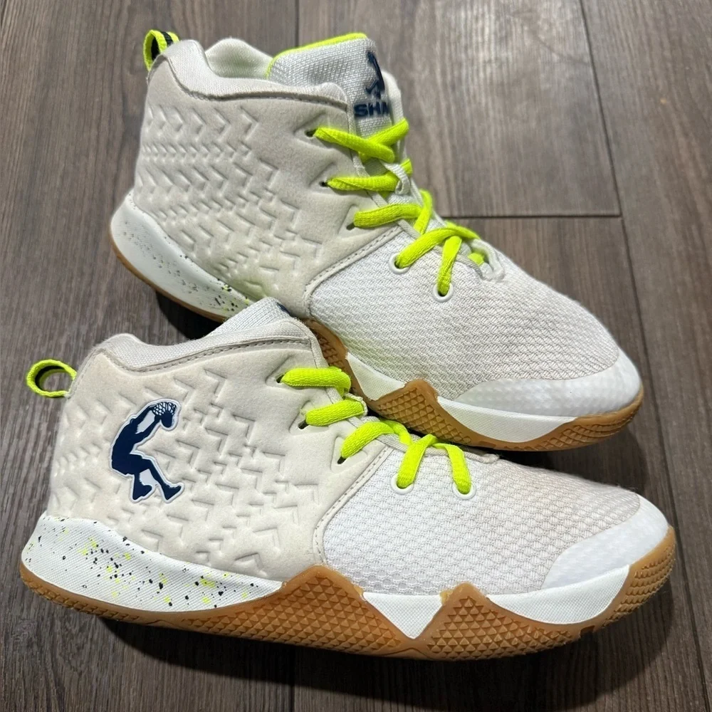 Boys’ Shaq Basketball Shoes – Size 4 White / Neon Yellow / Gum Sole